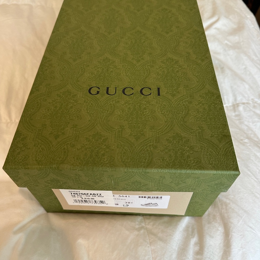 Gucci White Leather Men's Sneakers with Red and Green Accent - Picture 9 of 10